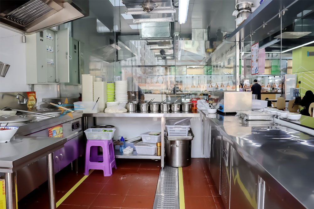 鑫輝餐飲智谷餐廳廚房工程調理區