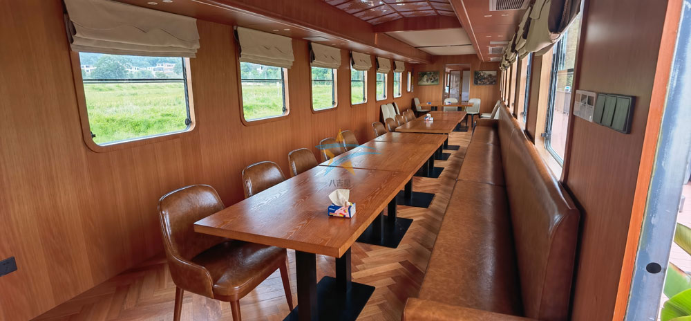 火車主題餐廳用餐環境